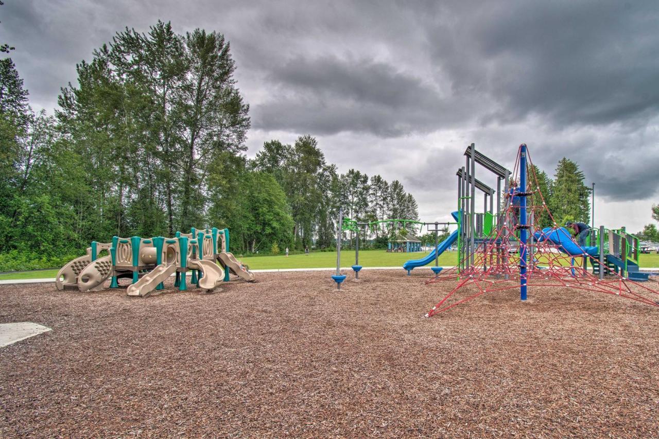 Charming Updated Retreat Walk To Lake Stevens! Екстер'єр фото