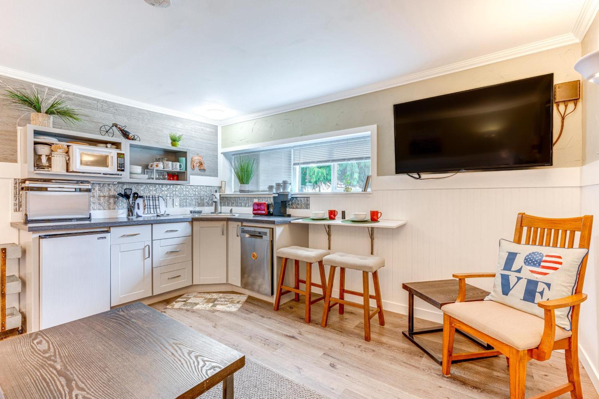 Charming Updated Retreat Walk To Lake Stevens! Екстер'єр фото