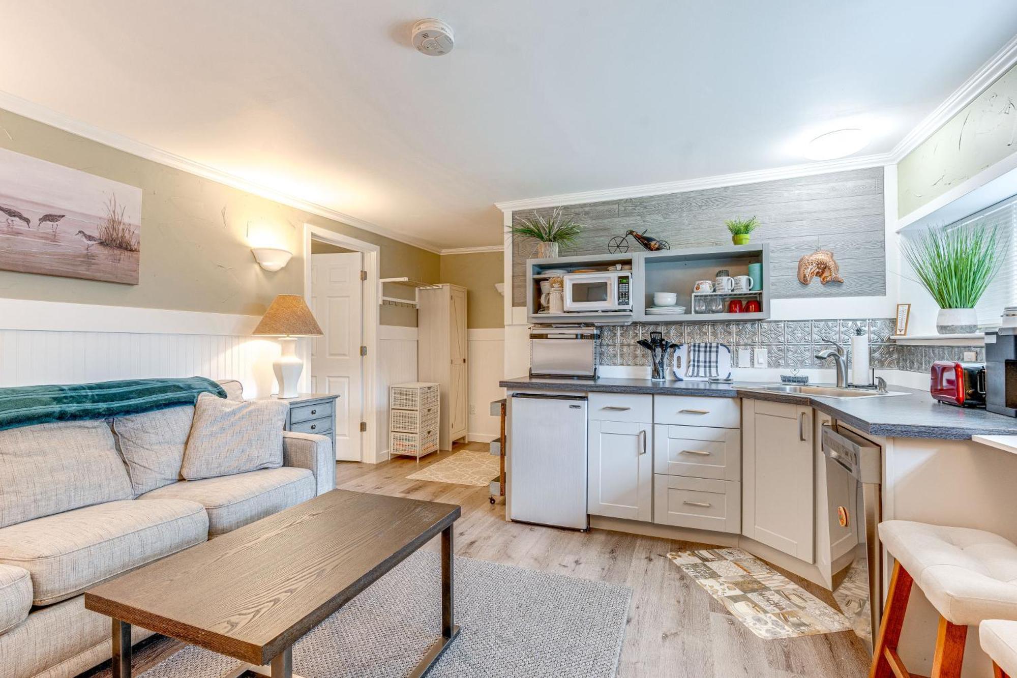 Charming Updated Retreat Walk To Lake Stevens! Екстер'єр фото